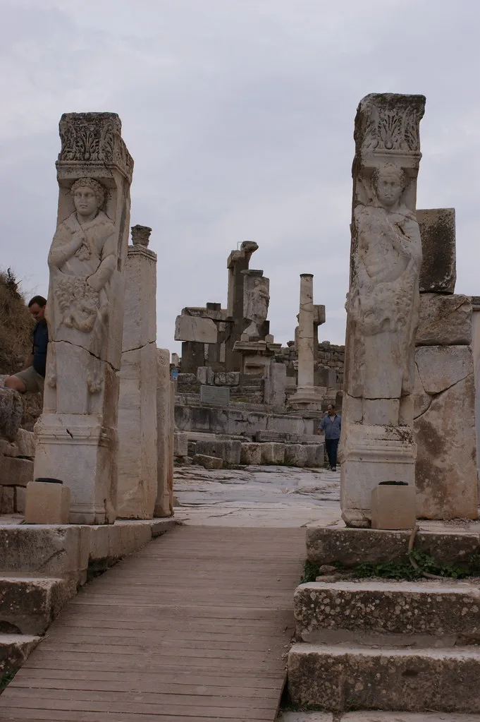 Herakles (Hercules) Kapısı - İzmir