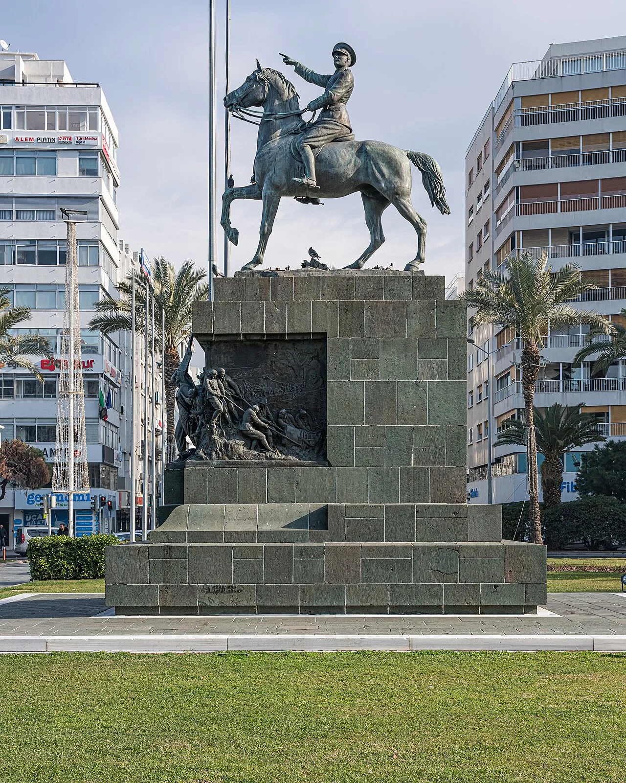 Atatürk Monument - İzmir