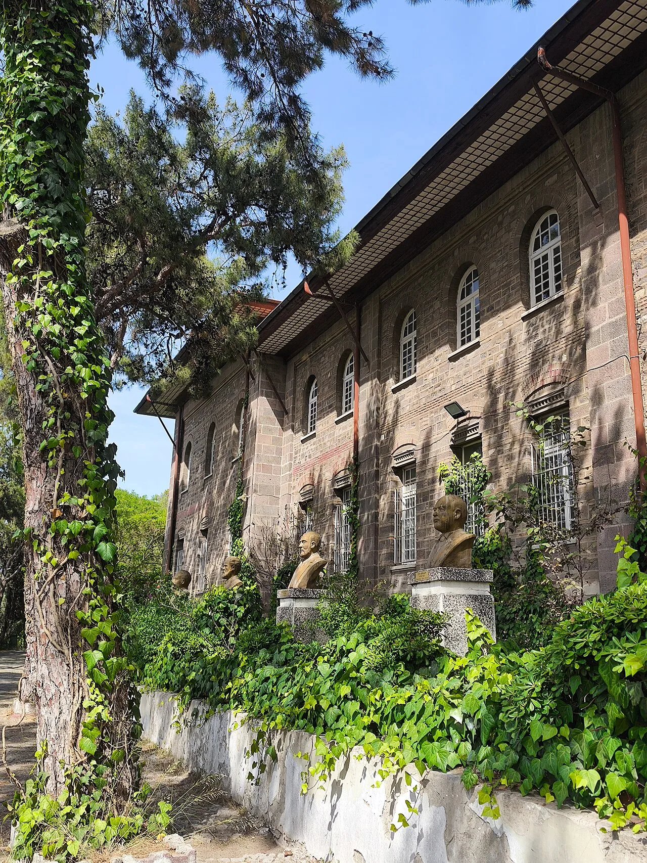 İzmir Kız Lisesi - İzmir