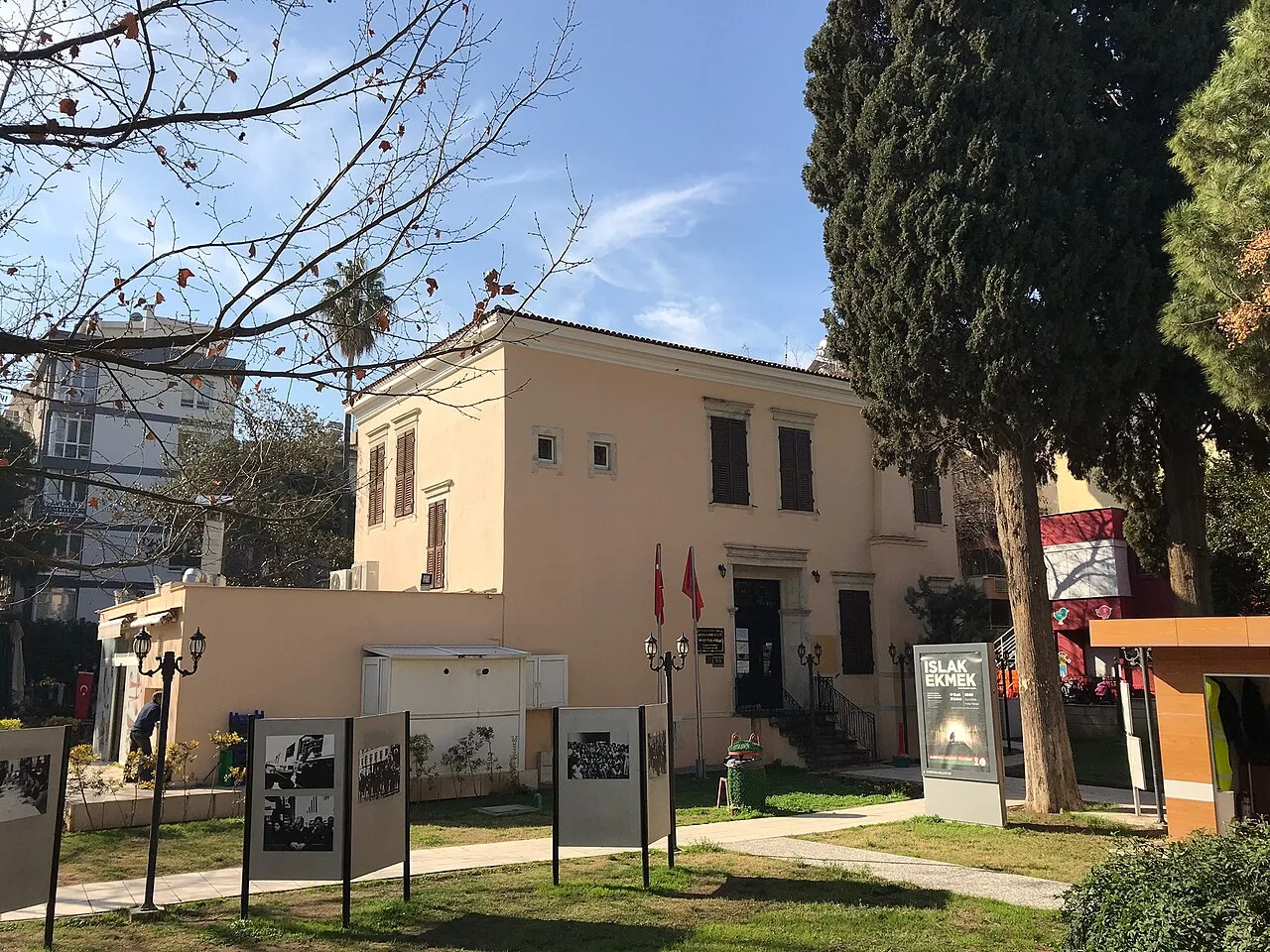 Latife Hanım Köşkü Anı Evi - İzmir