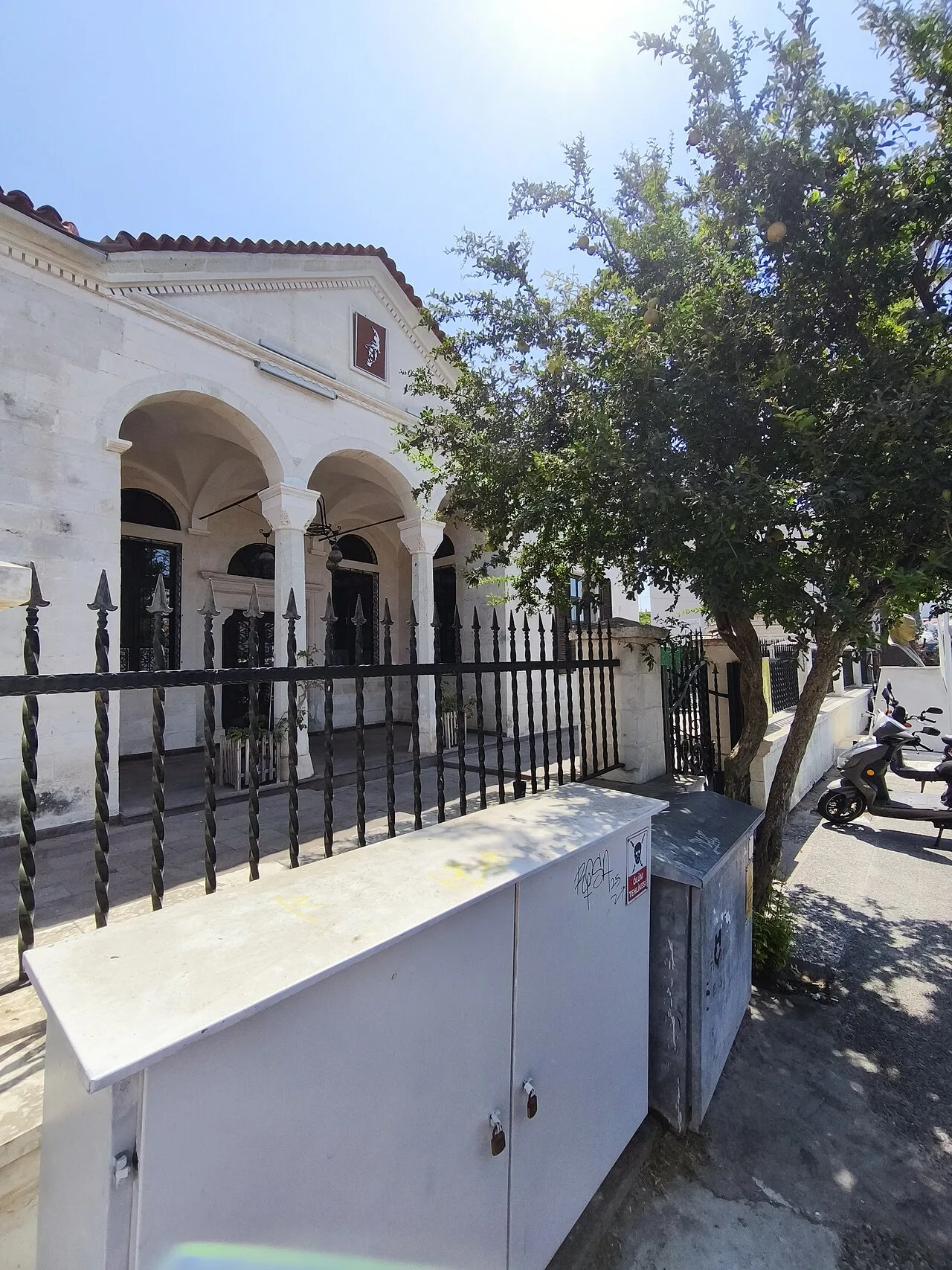 Öğretmenler Lokali Duvar Çeşmesi, Foça - İzmir