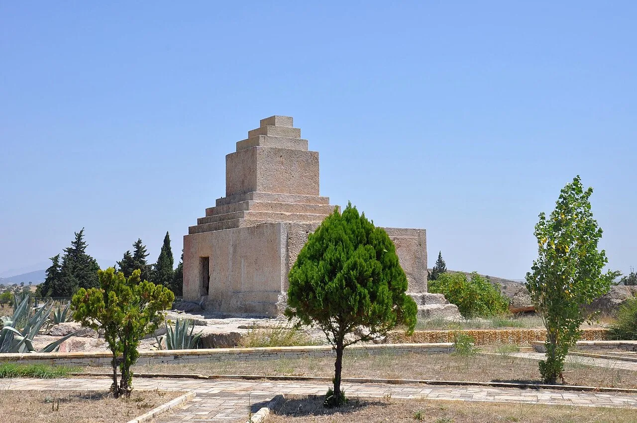 Persian Tomb Monument - İzmir