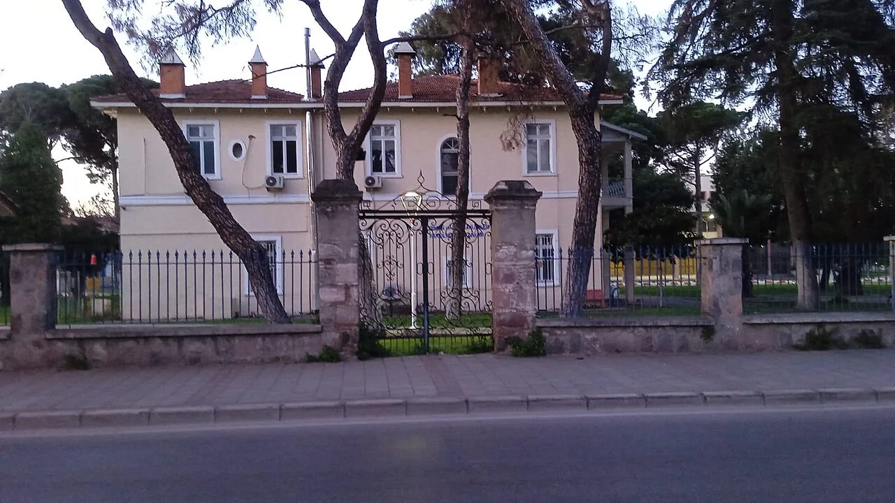 Sarı Köşk, Bornova - İzmir