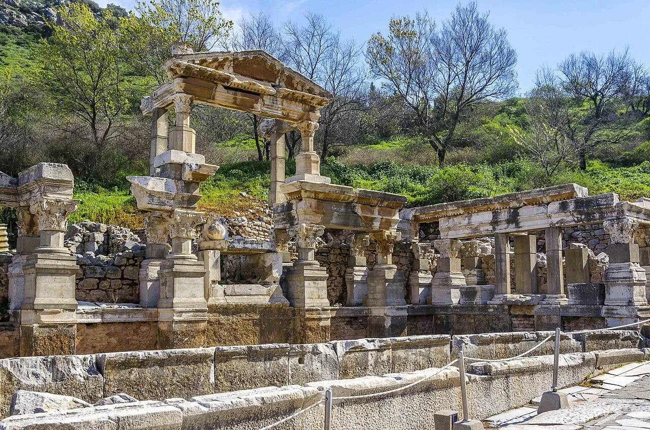 Nymphaeum Traiani (Ephesus) - İzmir