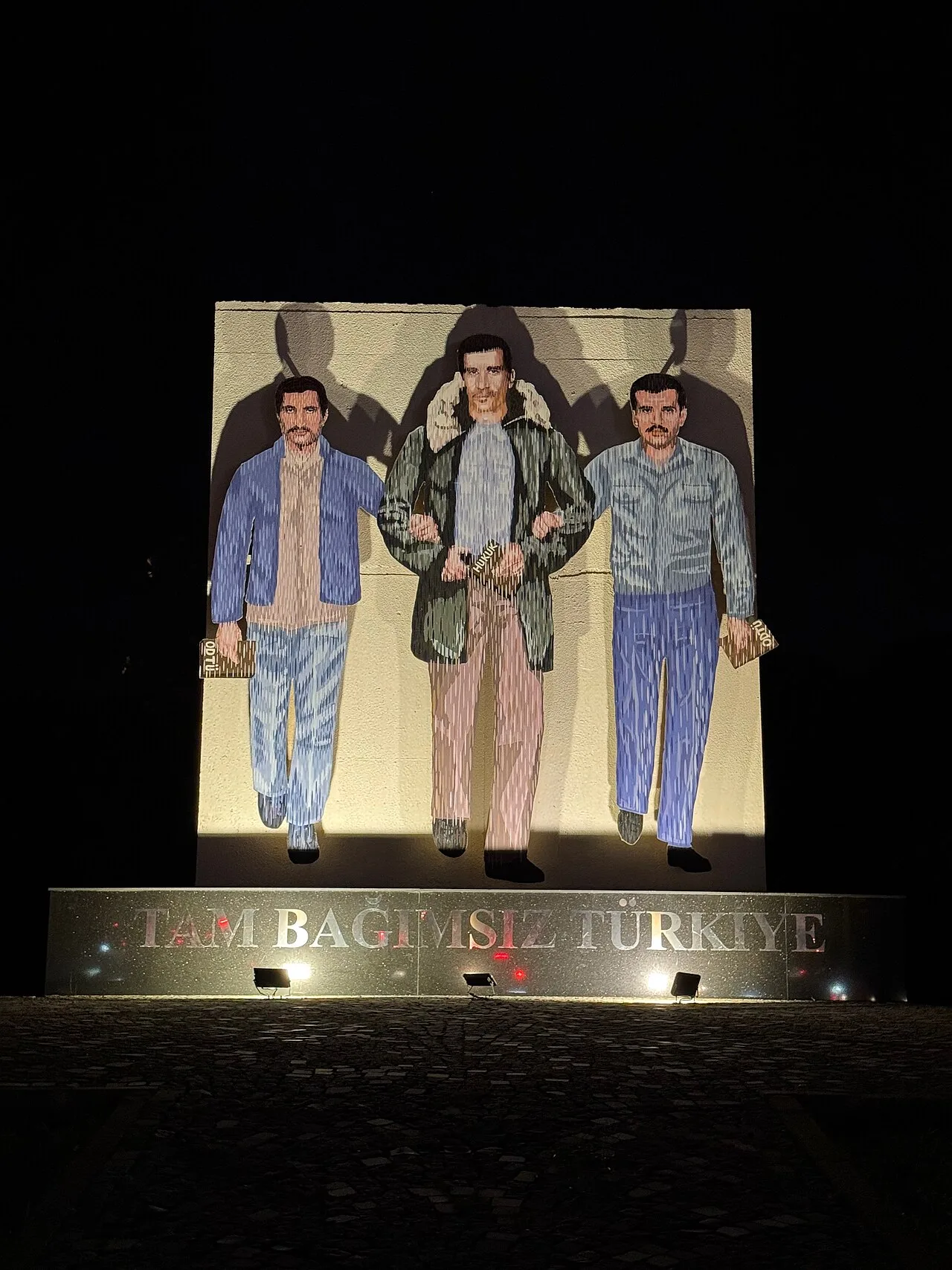 Three Saplings Monument - İzmir