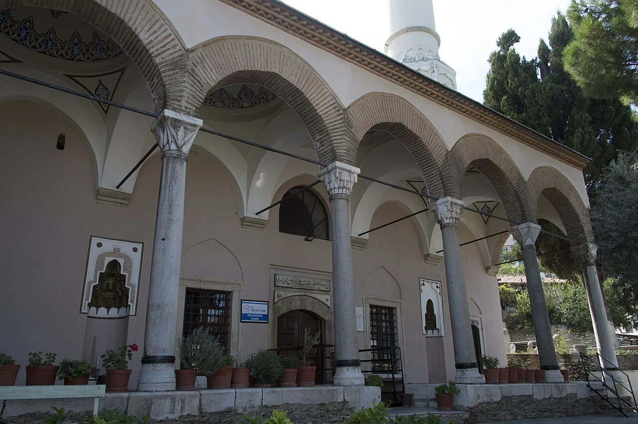 Yalınayak Camii - İzmir