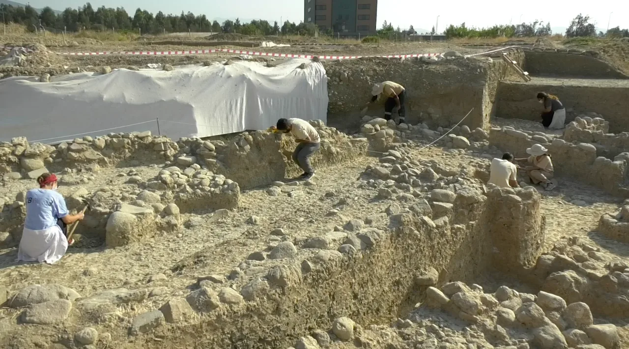 Yeşilova Mound - İzmir