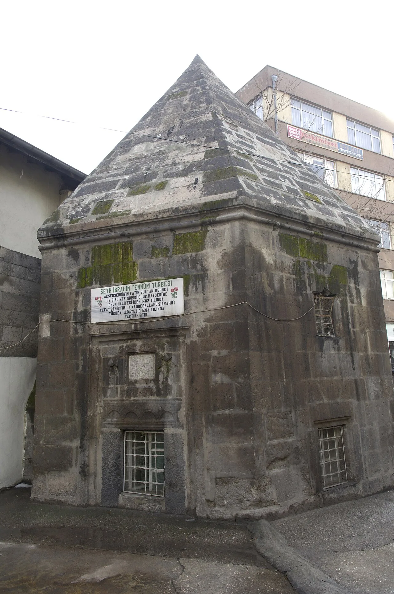 Şeyh Tennuri Türbesi - Kayseri