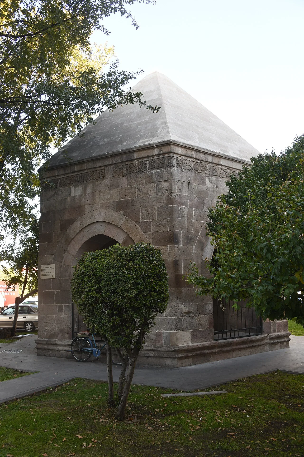 Suya Kanmış Hatun Tomb - Kayseri
