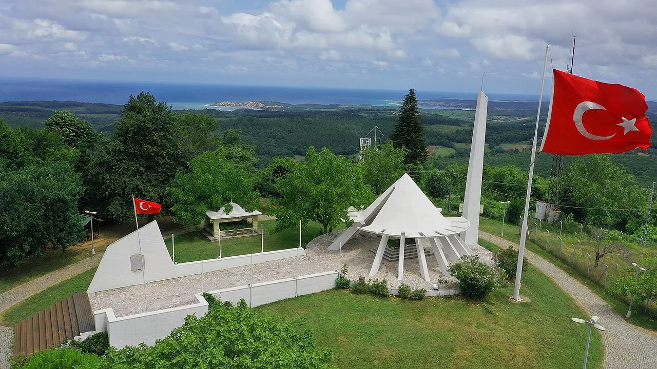 Akça Koca Bey Anıt Mezarı - Kocaeli
