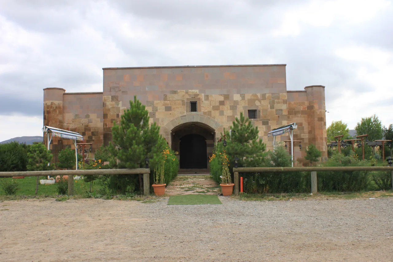 Kızılören Kandemir Hanı - Konya