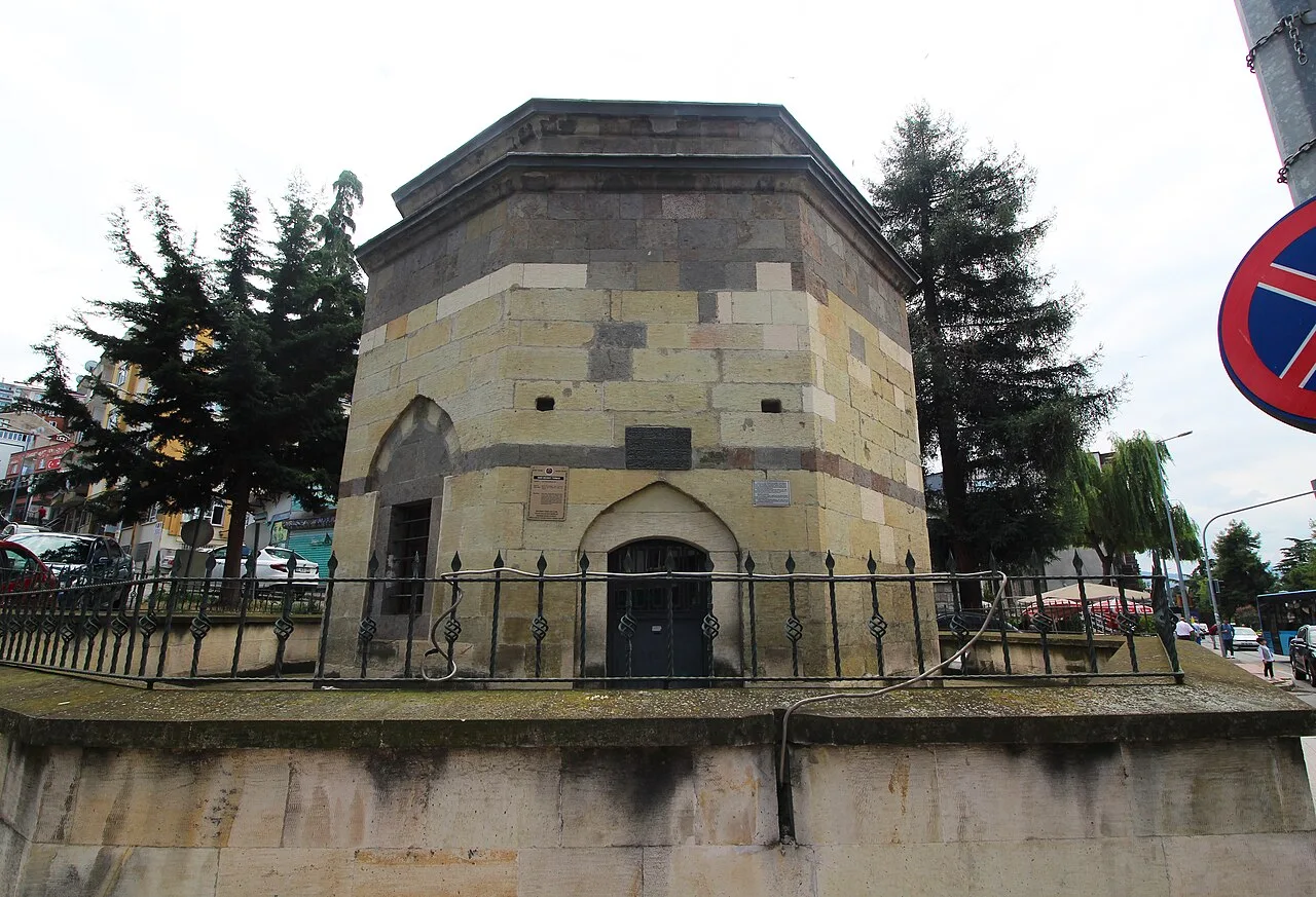 Emir Mehmet Türbesi - Trabzon