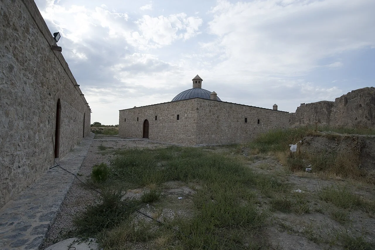 Hüsrev Paşa Medresesi - Van